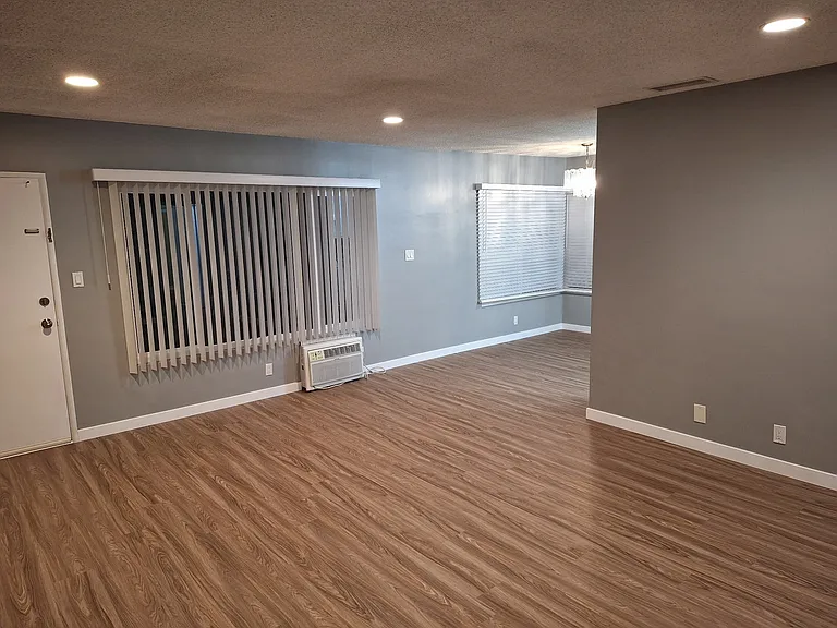 936 W Huntington Dr #M — Photo 4