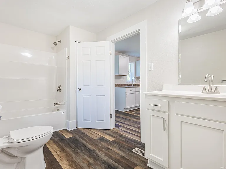 2120 Nelson St — Photo 13