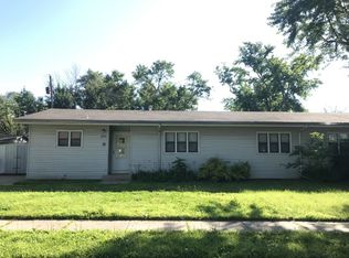 6814 SW Greencastle Dr, Topeka, KS 66619