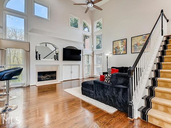 5th image of 101 Ennisbrook Dr SE
