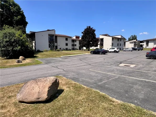 435 Idlewood Blvd, Baldwinsville, NY 13027