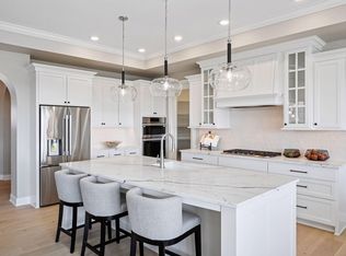 9155 Mills Dr, Chanhassen, MN 55317