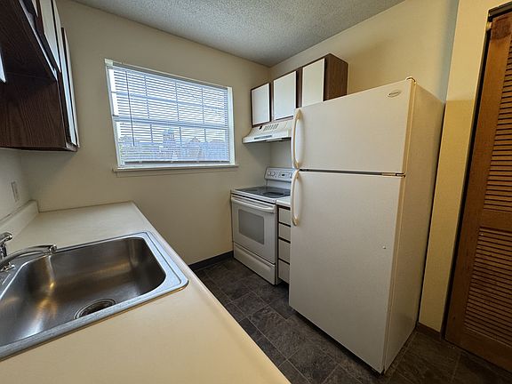 2nd image of 820 Poplar St #11507031