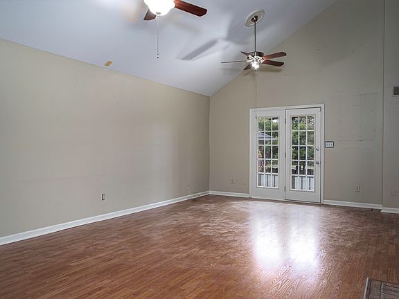 3rd image of 2265 Valencia Dr