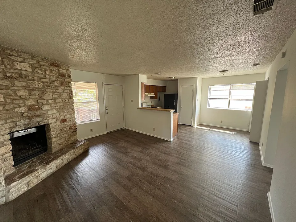 2307 Rachael Ct