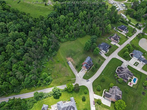 4th image of 29 Sweetwater Dr