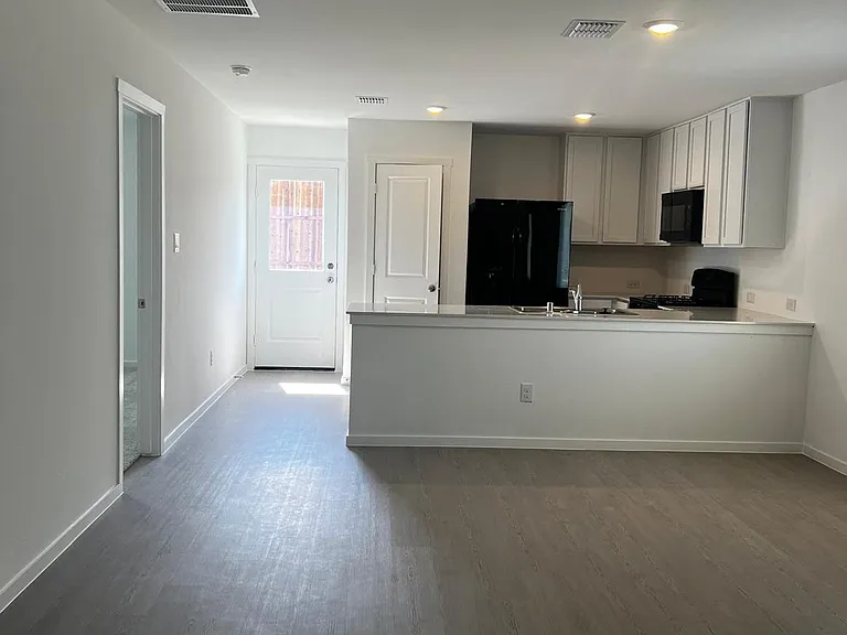 3021 Tokara St — Photo 3