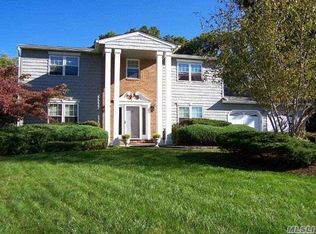 9 Windward Ct, Dix Hills, NY 11746