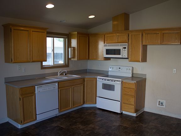 3rd image of 5312 Dundas Ln