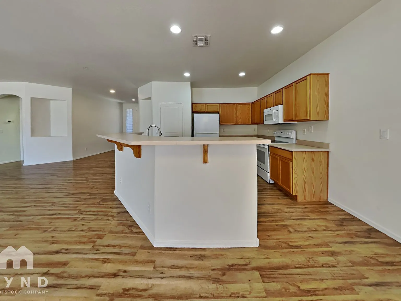 3 bed, 2.0 bath, 1717 sqft, $1,940 — Photo 4