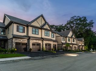 103 Mariners Point, Hopatcong, NJ 07843