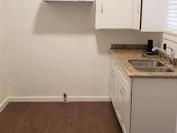 3rd image of 607 E Alvarado St