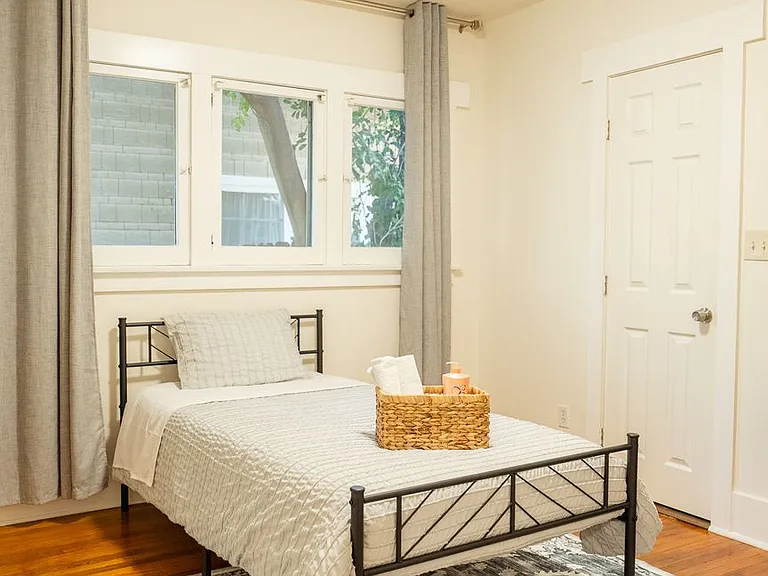 45 N Meridith Ave — Photo 17