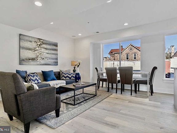 4th image of 1329 N 17th St Townhome 5