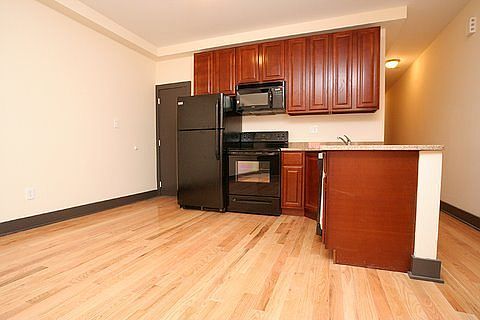 2nd image of 1701 Arlington St #1