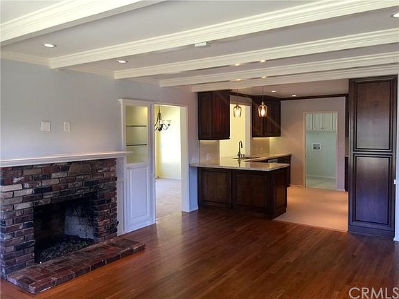 3rd image of 802 S Terri Ann Dr
