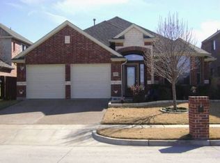 2703 Cove Dr, Grand Prairie, TX 75054