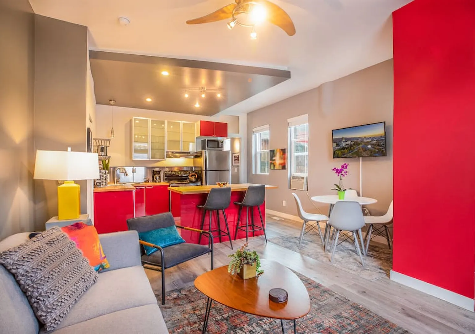 New Contemporary Historical Unit from, 5 Star Host — Photo 1