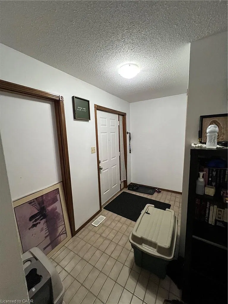 2 bed, 1.0 bath, 1000 sqft, $2,000 — Photo 2