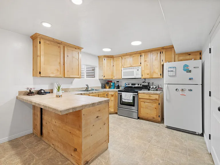 1297 S 950 W — Photo 9