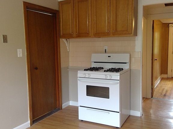 2nd image of 150 Pearl St #2