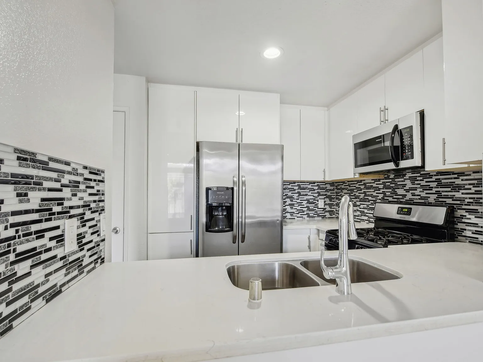 Kenmore Towers — Photo 1