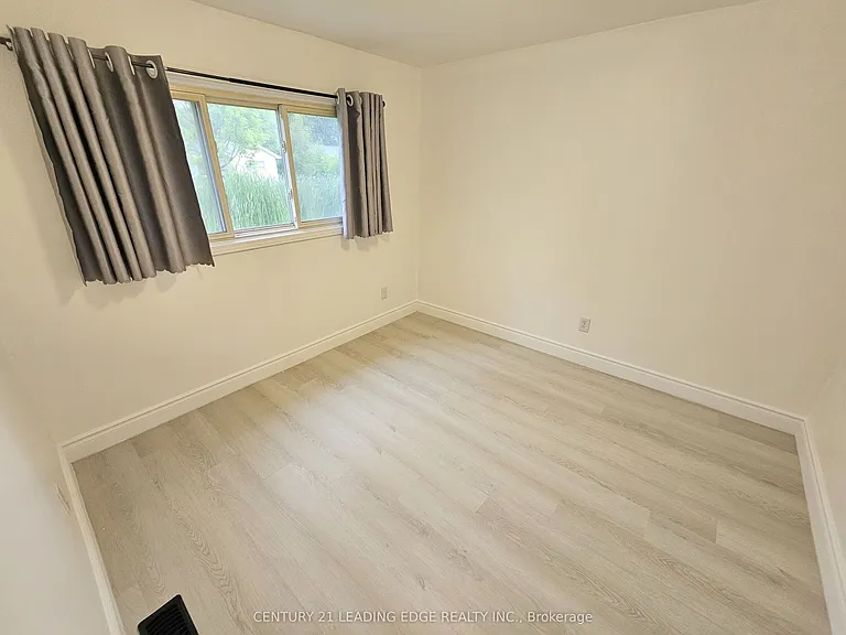 261 Parkway Ave — Photo 6