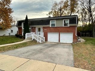 233 Charlotte Ln, Bolingbrook, IL 60440