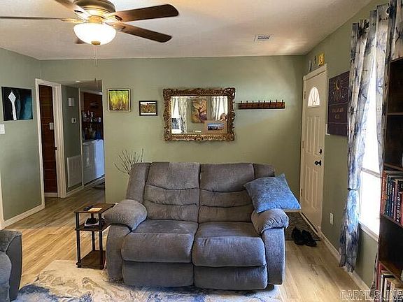 4th image of 418 Calvin Cir
