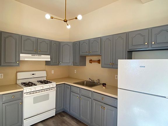 2nd image of 344 Irving Ave APT 1L
