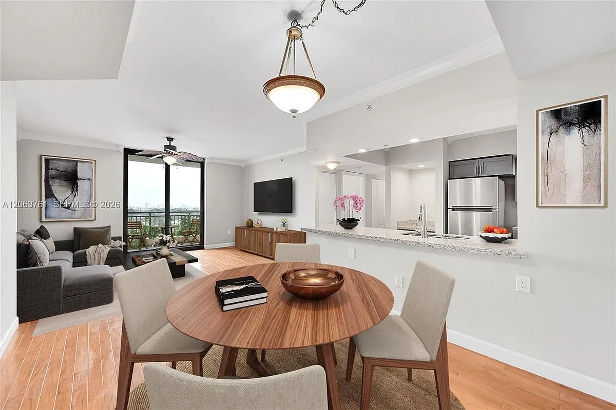 2 bed, 2.0 bath, 1244 sqft, $3,000 — Photo 1