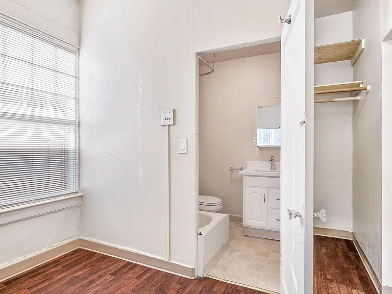 Abbey Park Apartments — Photo 18