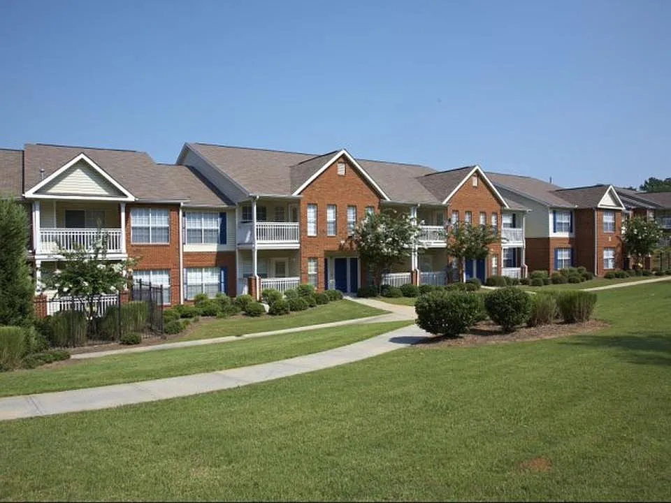 Ashley Cascade Apartments — Photo 2