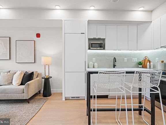 5th image of 733 8th St SE #304