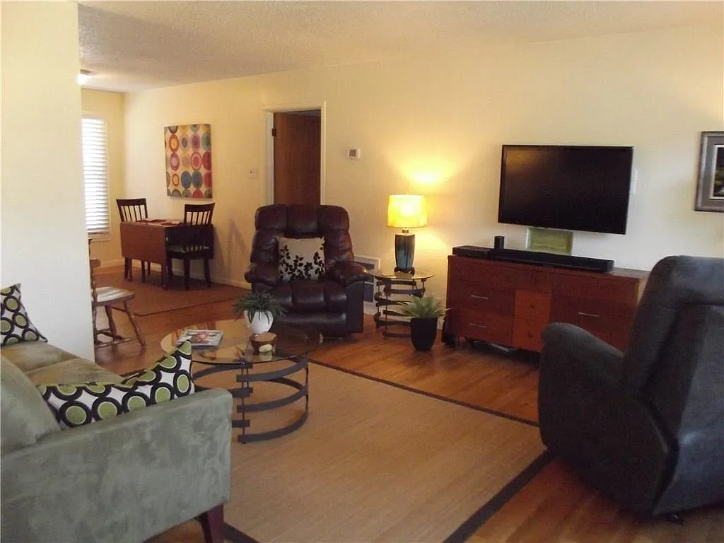 4 bed, 1723 sqft, $2,150 — Photo 3