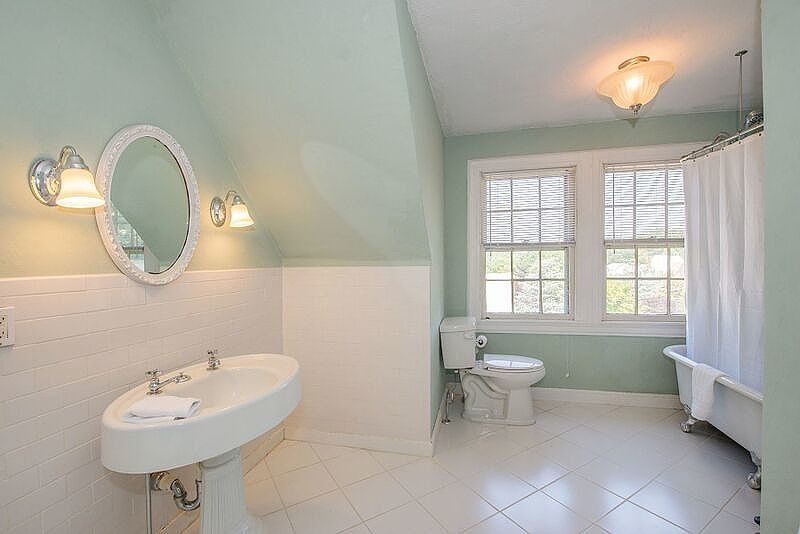 3rd floor bathroom 
