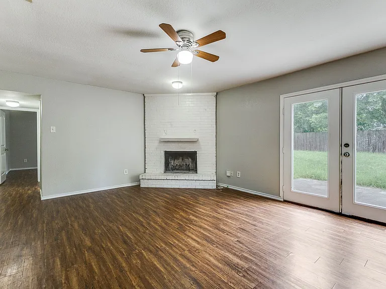 12129 Spring Branch Dr — Photo 3