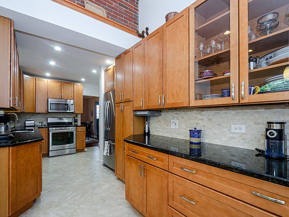 5th image of 7843 Kildare Ave