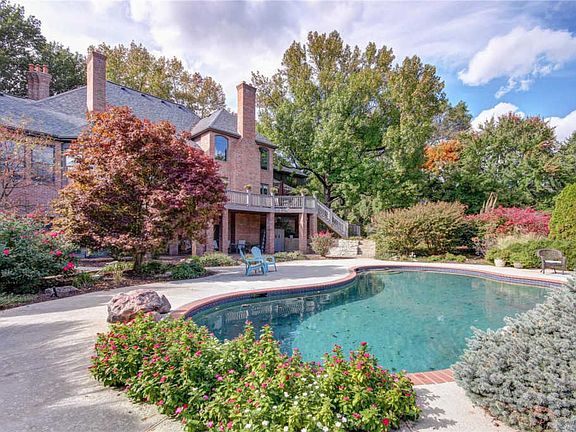 3rd image of 69 Colonial Hills Dr