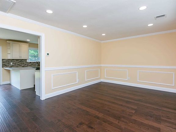 5th image of 108 Gray Ave
