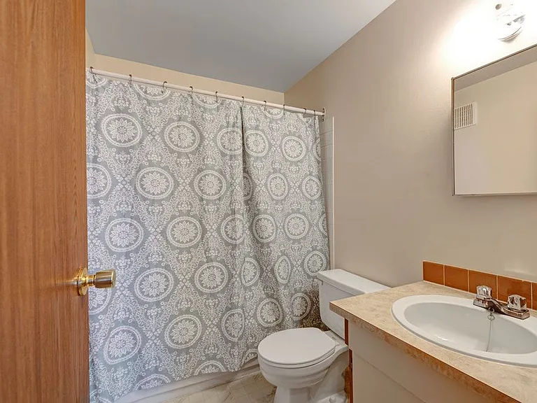 87 Stirling Rd NW — Photo 6