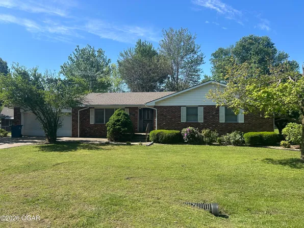 1903 Briarwood Ln, Lamar, MO 64759