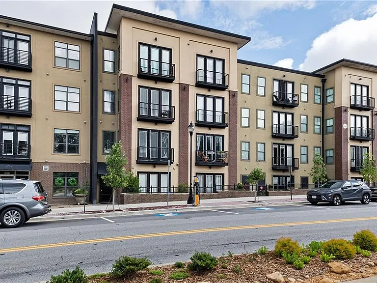 5300 Peachtree Rd #501 — Photo 2