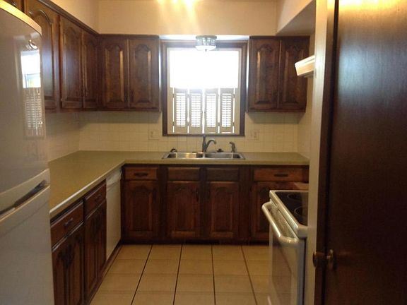 5th image of 422 E Primrose Ln