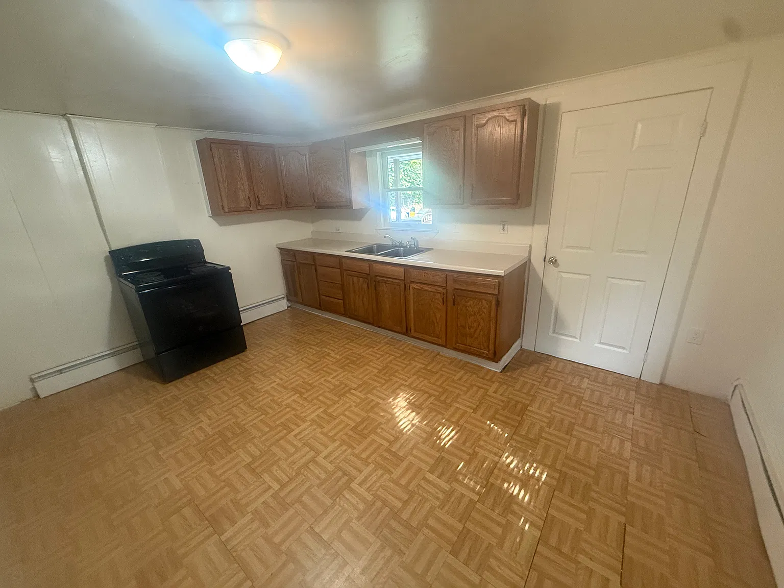 3 bed, $1,300 — Photo 4