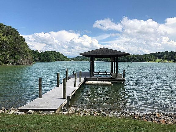 Jet ski dock included