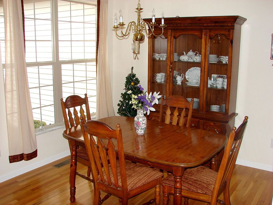 1st image of 165 Pebble Creek Dr