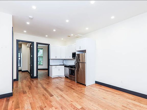 3rd image of 756 Putnam Ave #2L