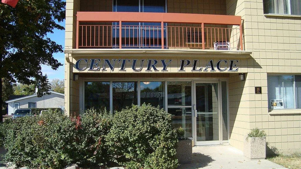 Century Selkirk — Photo 3