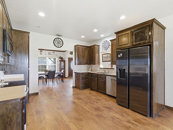 5th image of 301 Rhoades Ln